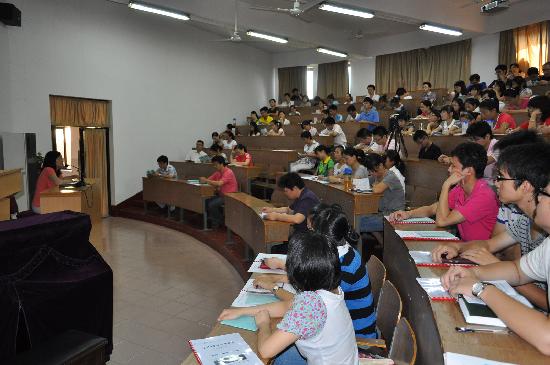 奉献•更新•成长——华东神学院举行新学期系列活动 奉献•更新•成长——华东神学院举行新学期系列活动
