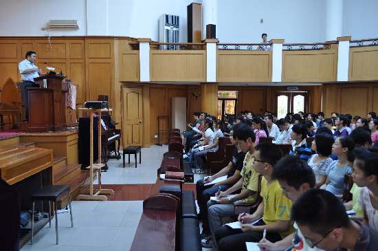 奉献•更新•成长——华东神学院举行新学期系列活动 奉献•更新•成长——华东神学院举行新学期系列活动