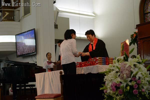 华东神学院举行2013届毕业典礼 华东神学院举行2013届毕业典礼