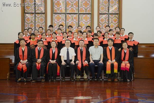 华东神学院举行2013届毕业典礼 华东神学院举行2013届毕业典礼