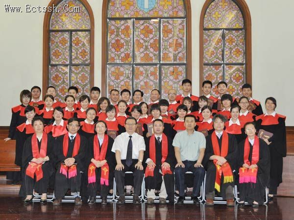 华东神学院举行2013届毕业典礼 华东神学院举行2013届毕业典礼