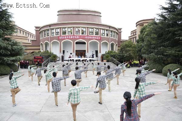 ������ѧԺ���е�28���˶���