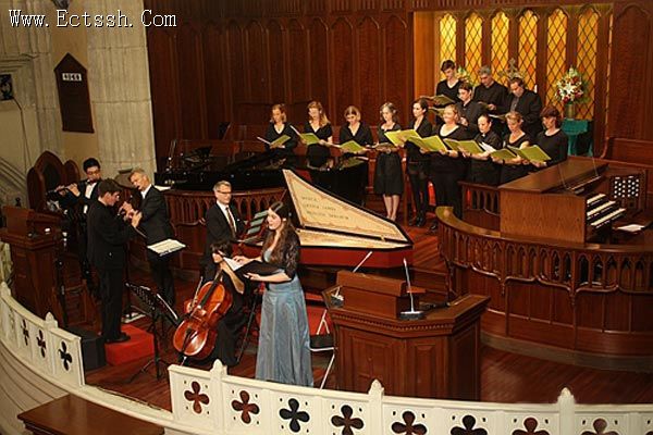 ������ѧԺʥ��ϵʦ���μӼ���C.P.E.�ͺյ���300�������ֻ�