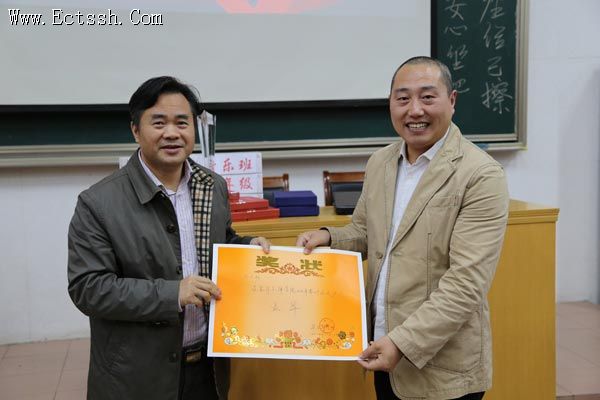 ������ѧԺ���е�29���˶���佱����