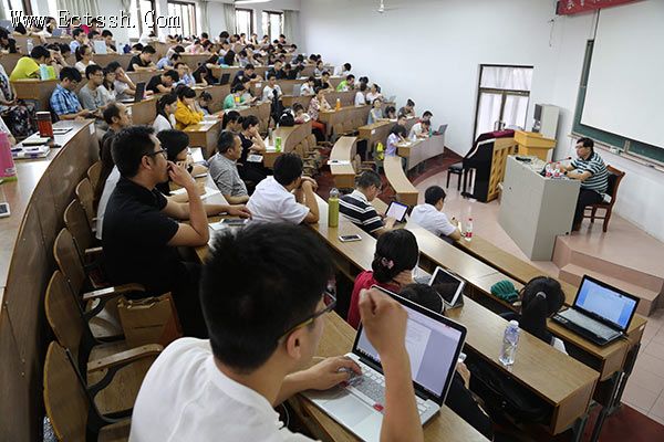 华东神学院举行“当前宗教工作的形势和任务”专题讲座 华东神学院举行“当前宗教工作的形势和任务”专题讲座