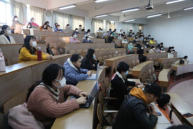 华东神学院举行“十九大六中全会精神解读”讲座 华东神学院举行“十九大六中全会精神解读”讲座