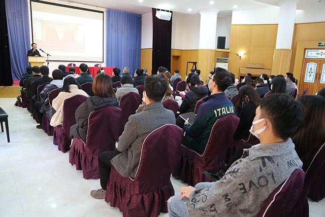 华东神学院举行“十九大六中全会精神解读”讲座 华东神学院举行“十九大六中全会精神解读”讲座