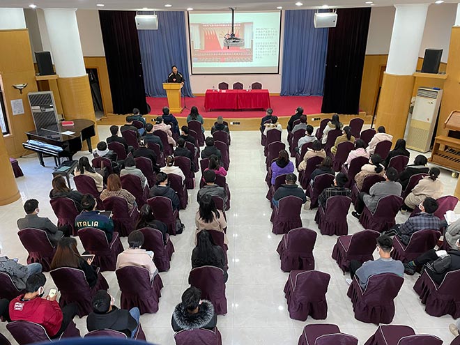 华东神学院举行“十九大六中全会精神解读”讲座 华东神学院举行“十九大六中全会精神解读”讲座